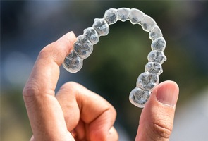 hand Invisalign tray